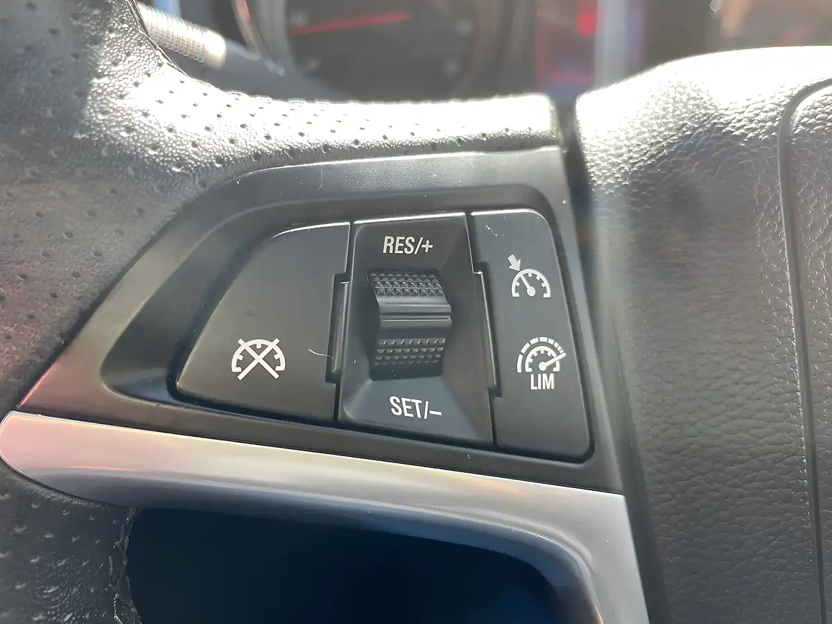 Used 2013 Vauxhall Astra Sri White - Interior and Exterior details 14