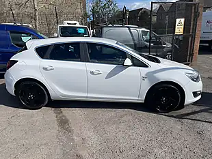 Used 2013 Vauxhall Astra Sri White - Interior and Exterior details 3
