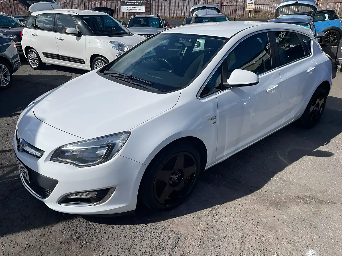 Used 2013 Vauxhall Astra Sri White - Interior and Exterior details 6