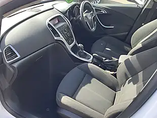 Used 2013 Vauxhall Astra Sri White - Interior and Exterior details 7