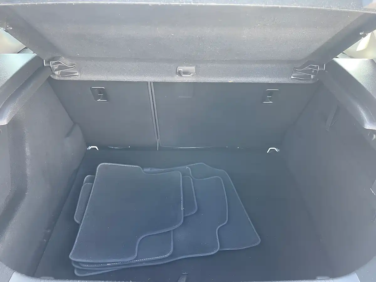 Used 2013 Vauxhall Astra Sri White - Interior and Exterior details 9