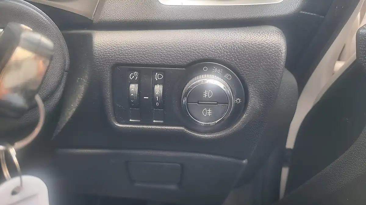 Used 2013 Vauxhall Astra Sri White - Interior and Exterior details 10