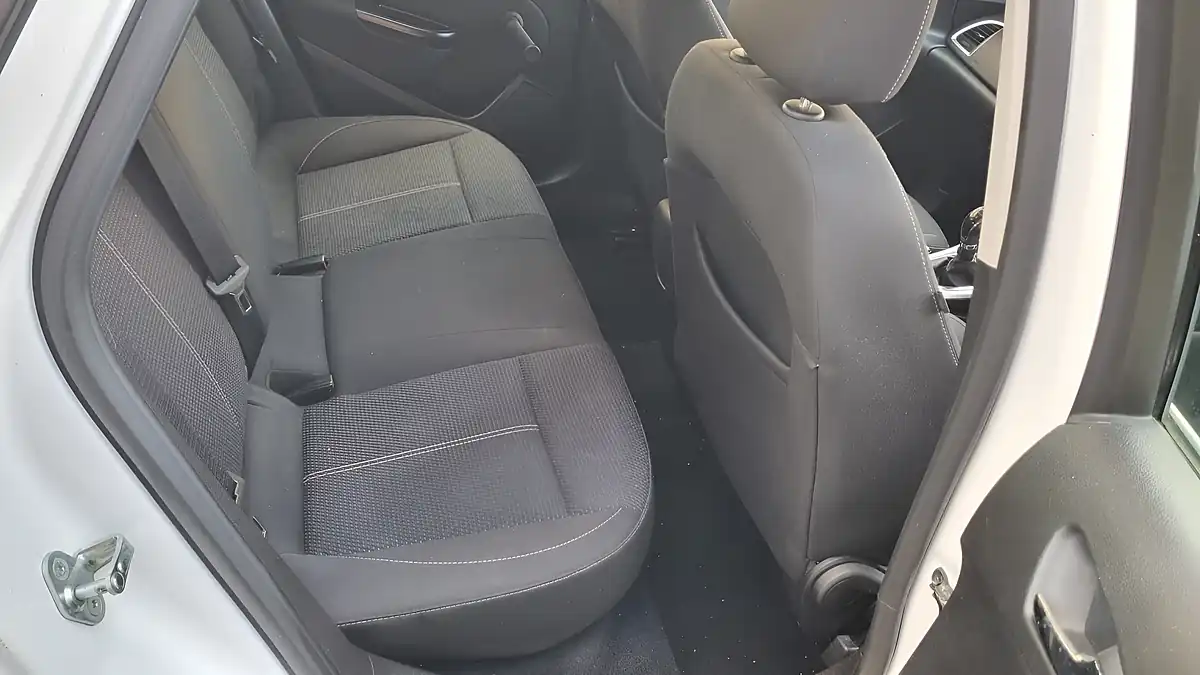 Used 2013 Vauxhall Astra Sri White - Interior and Exterior details 15