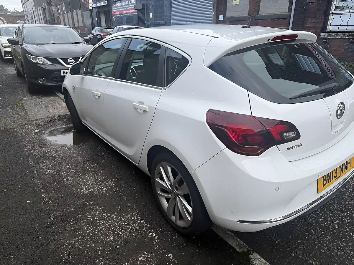 Used 2013 Vauxhall Astra Sri White - Interior and Exterior details 3