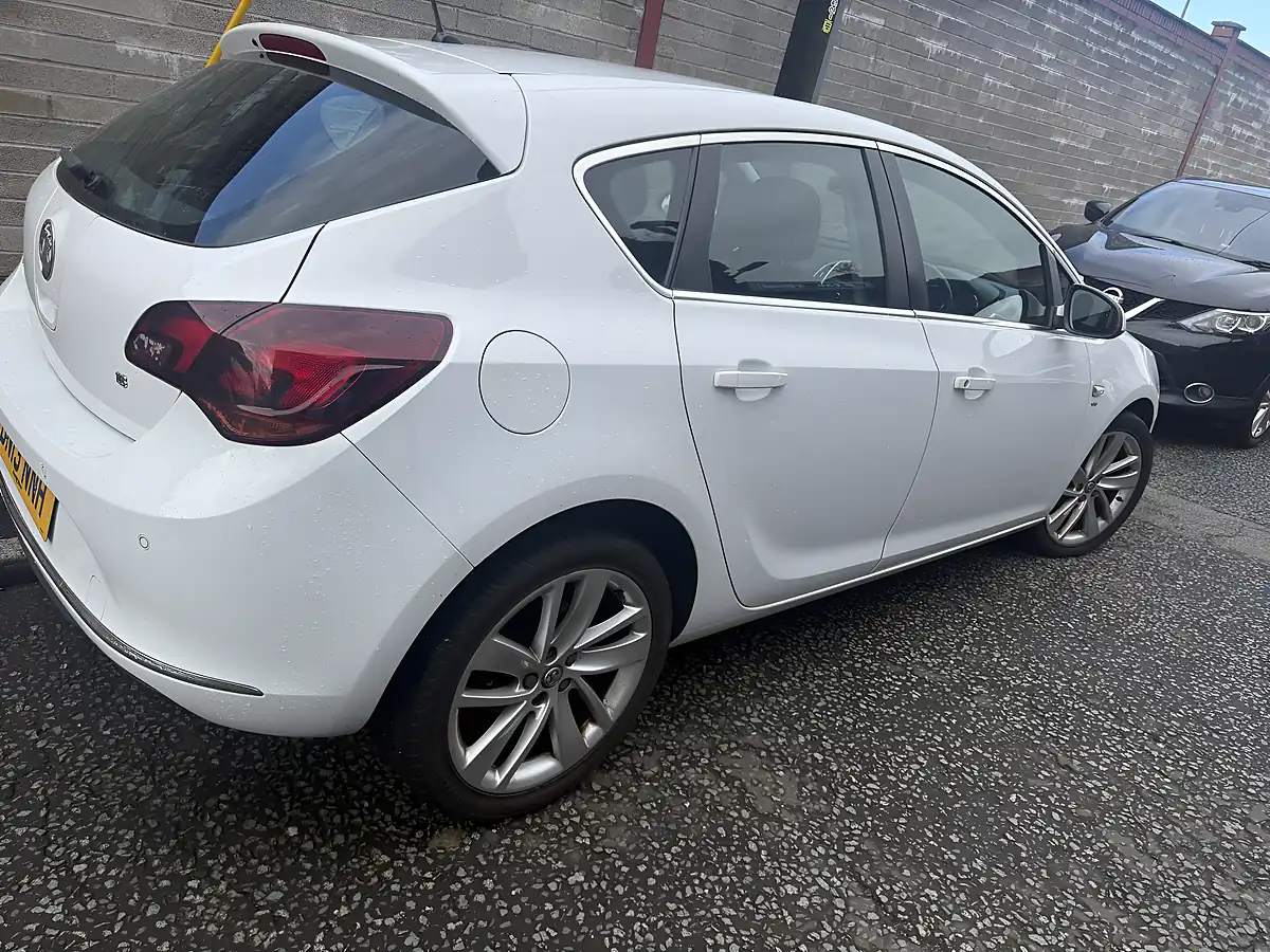Used 2013 Vauxhall Astra Sri White - Interior and Exterior details 4