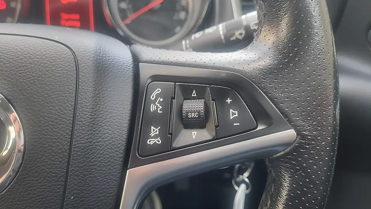 Used 2013 Vauxhall Astra Sri White - Interior and Exterior details 6