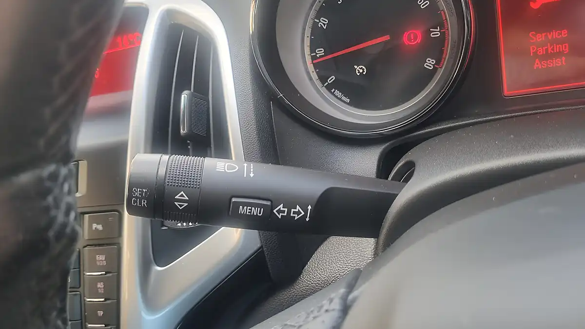 Used 2013 Vauxhall Astra Sri White - Interior and Exterior details 9