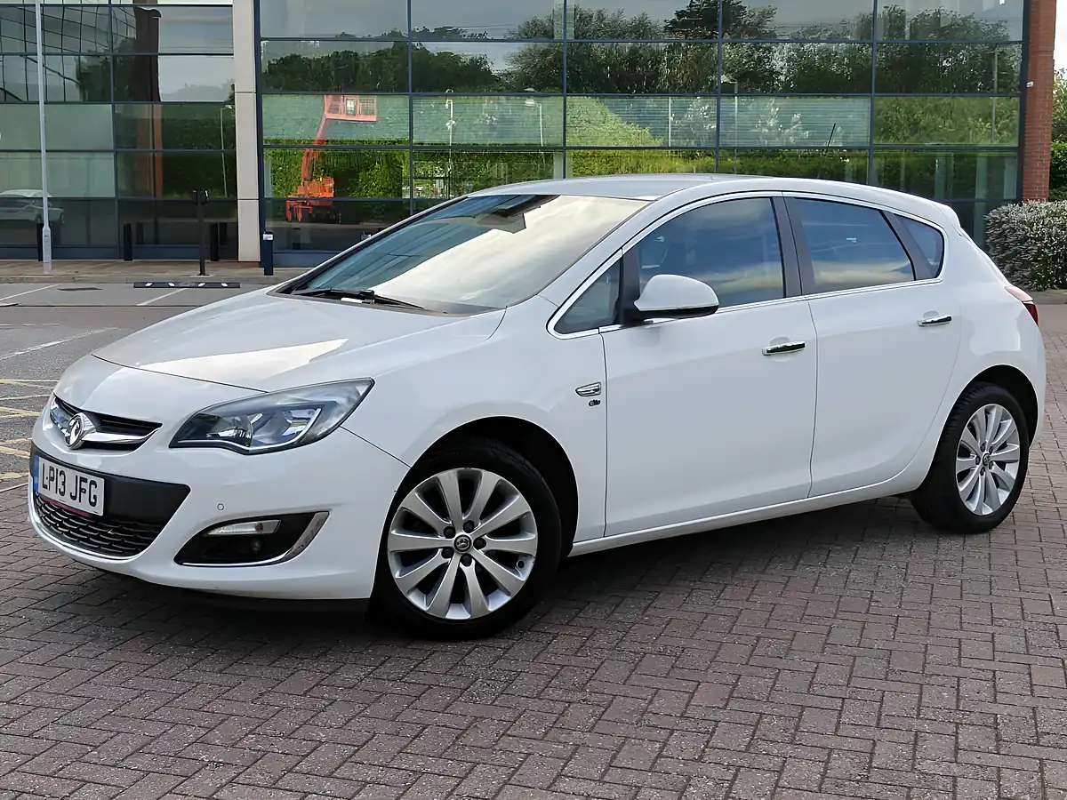 Used 2013 Vauxhall Astra White - Front View