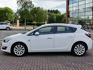 Used 2013 Vauxhall Astra White - Interior and Exterior details 3