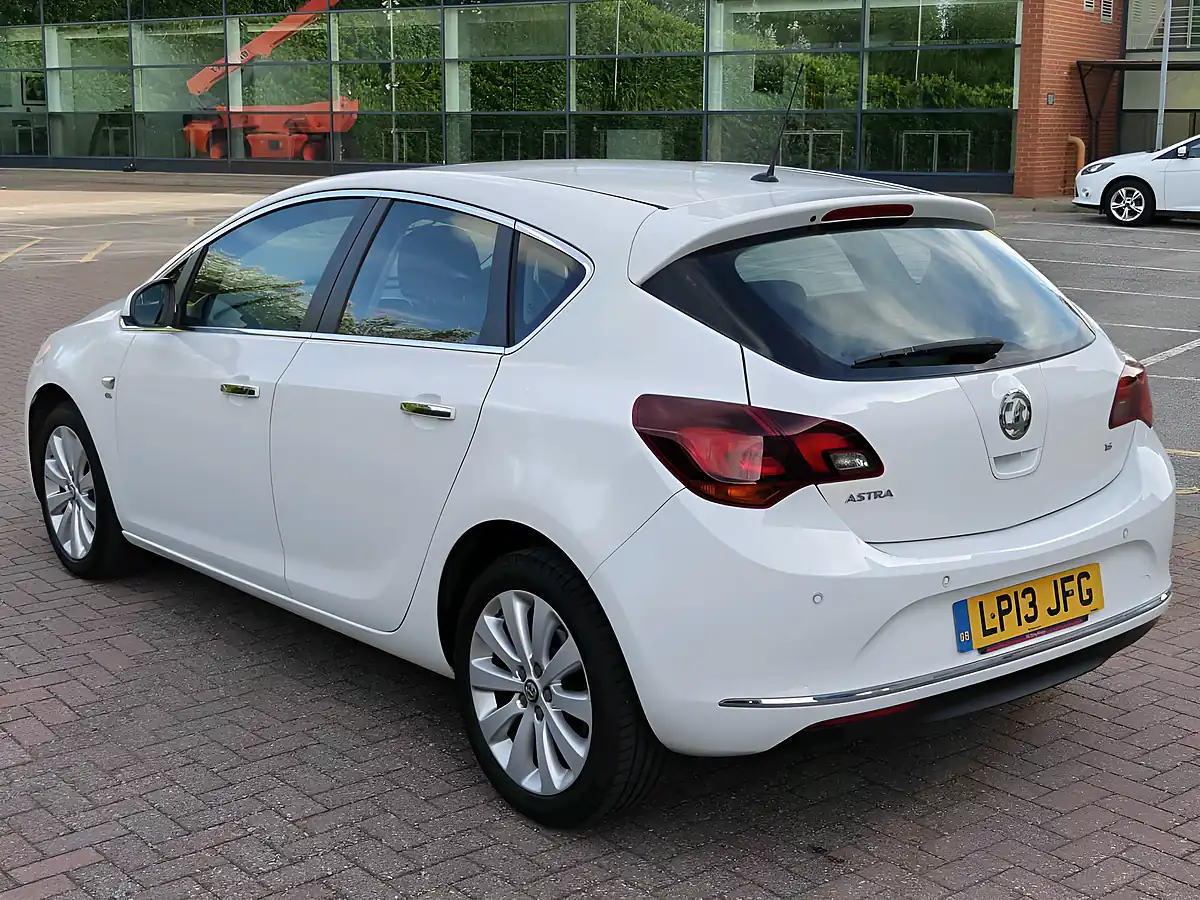 Used 2013 Vauxhall Astra White - Interior and Exterior details 4