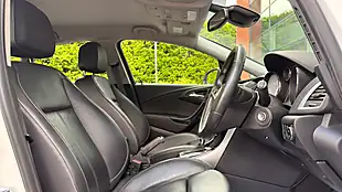 Used 2013 Vauxhall Astra White - Interior and Exterior details 5