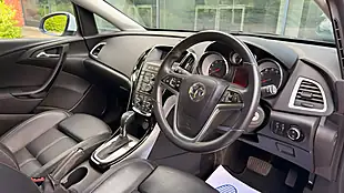 Used 2013 Vauxhall Astra White - Interior and Exterior details 6