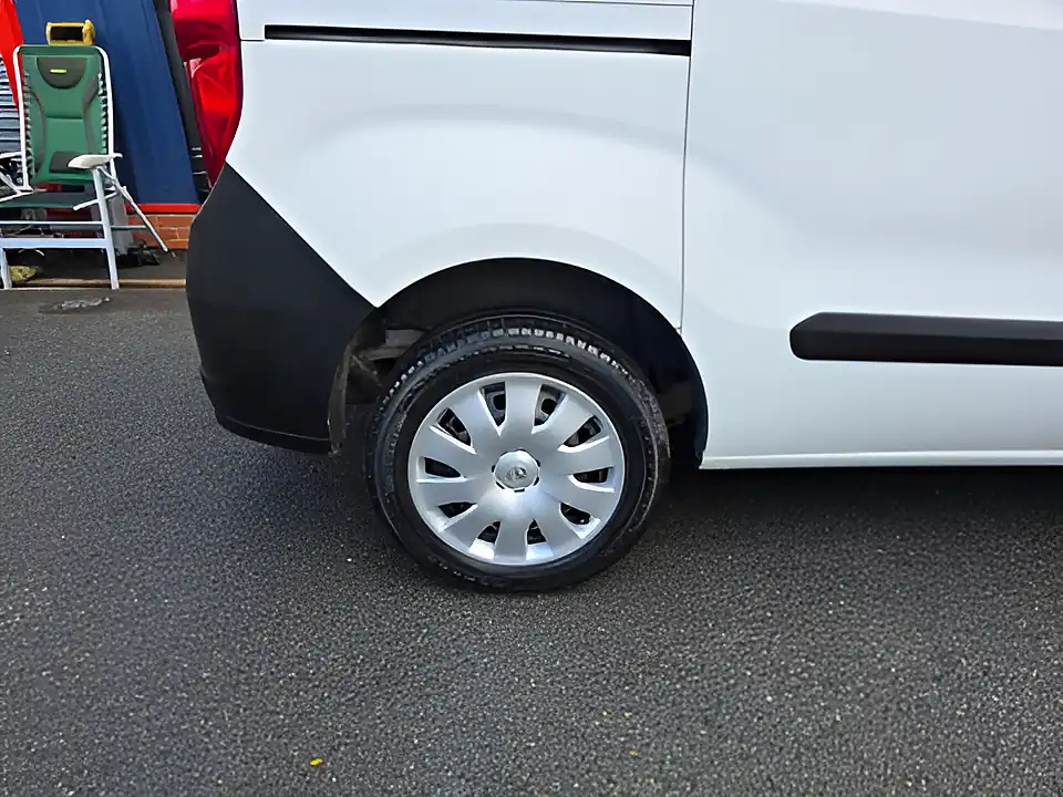 Used 2013 Vauxhall Combo 2300 L1H1 White - Interior and Exterior details 9