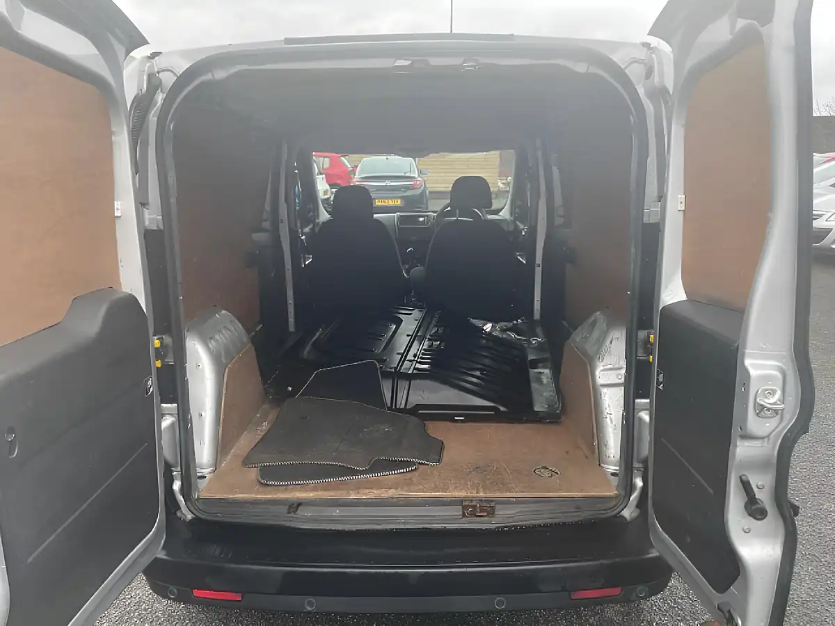 Used 2013 Vauxhall Combo L2 H1 Silver - Interior and Exterior details 10