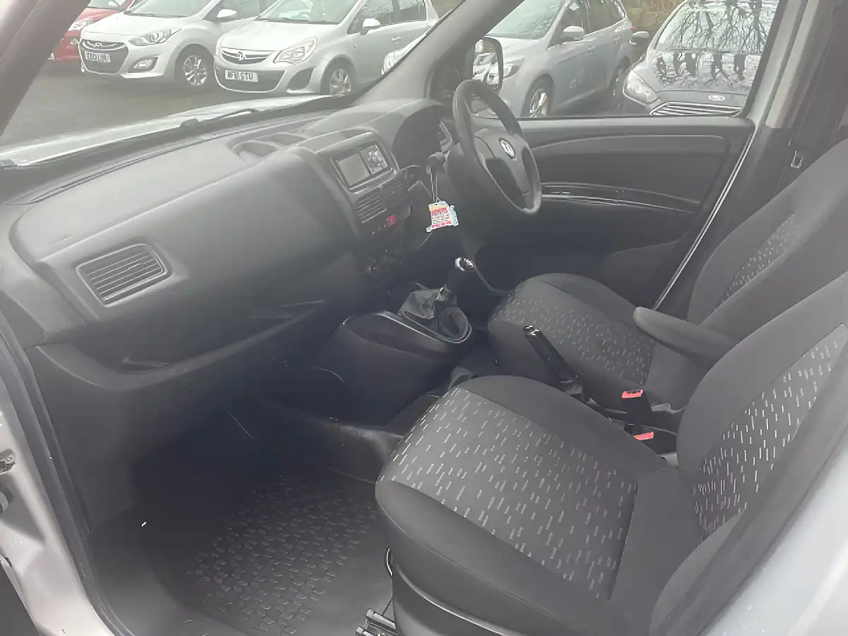 Used 2013 Vauxhall Combo L2 H1 Silver - Interior and Exterior details 4