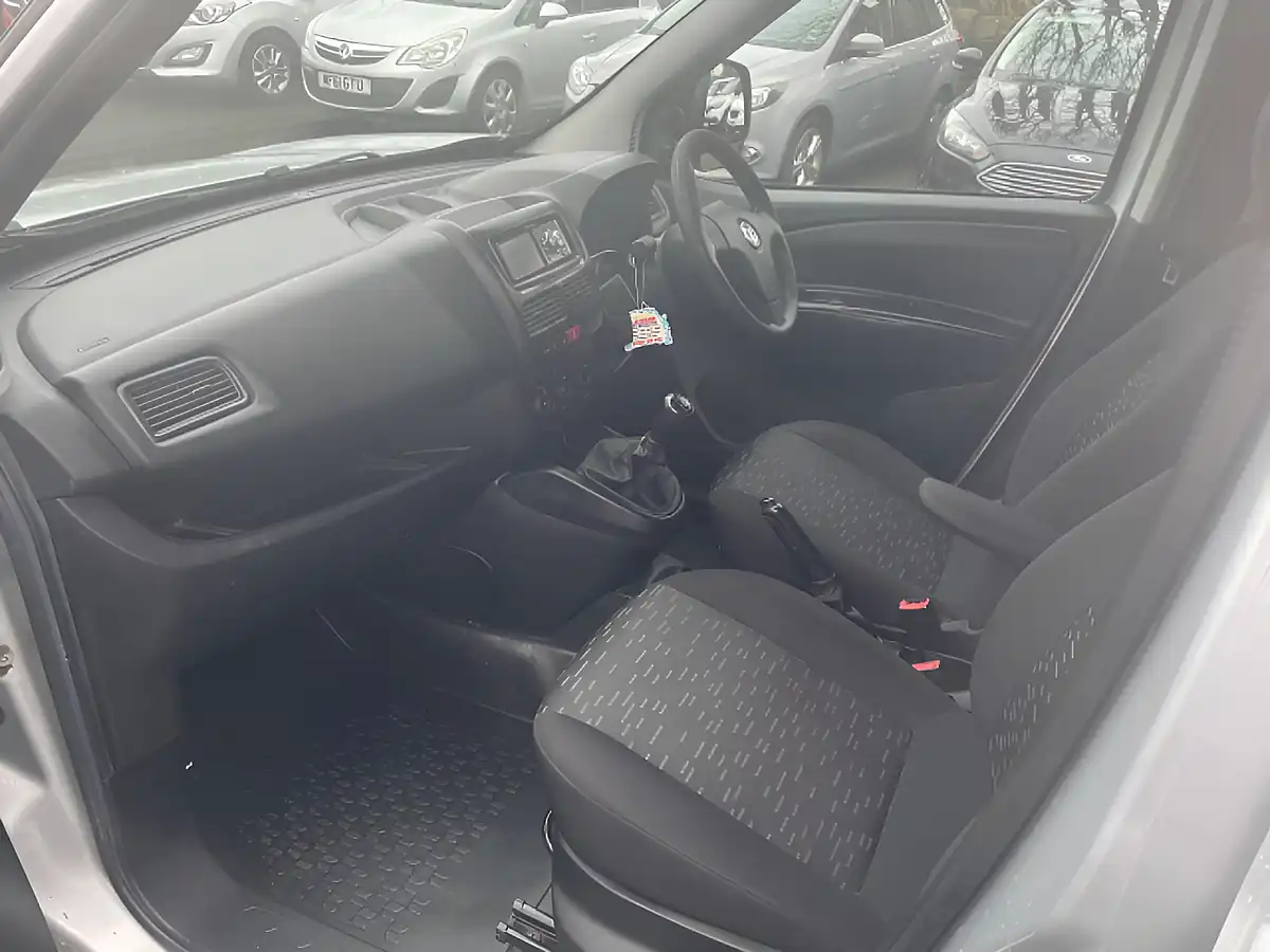 Used 2013 Vauxhall Combo L2 H1 Silver - Interior and Exterior details 5