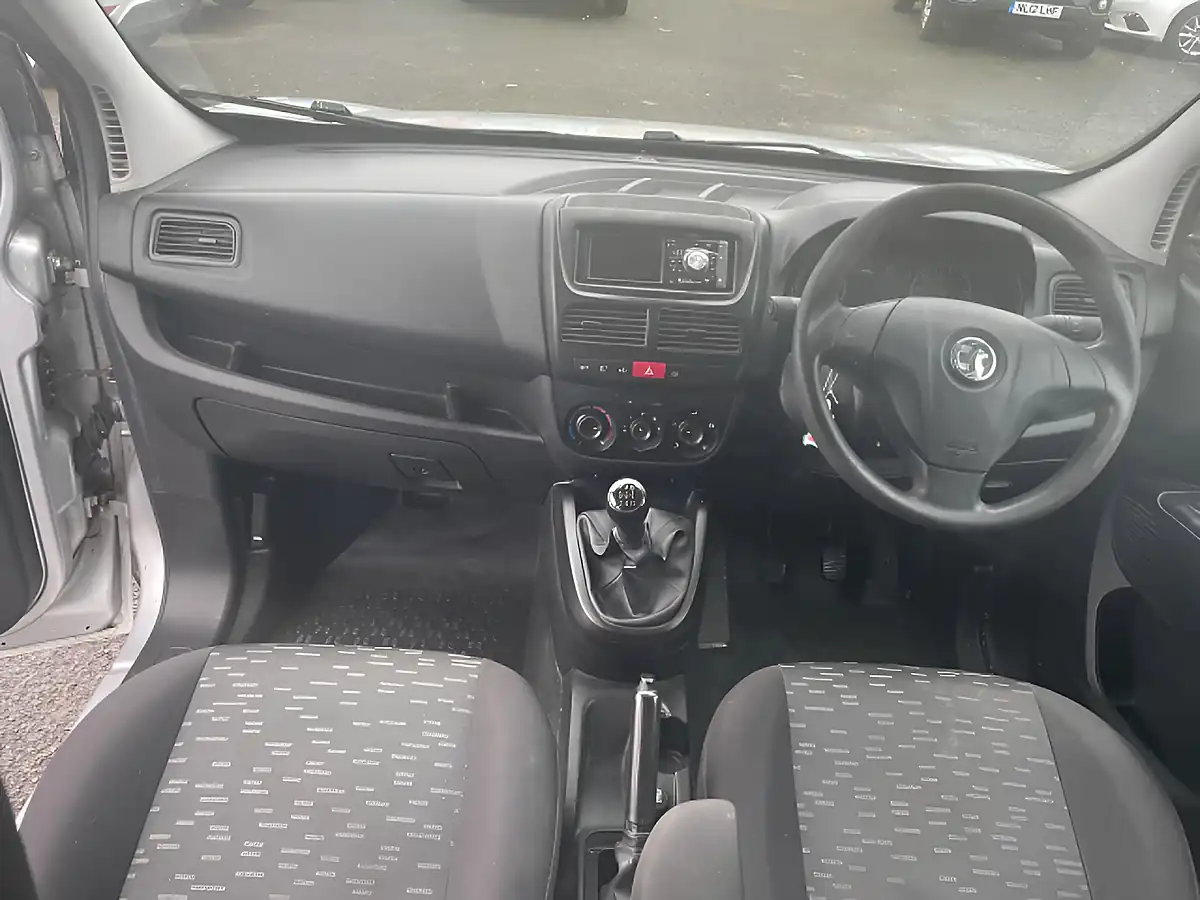 Used 2013 Vauxhall Combo L2 H1 Silver - Interior and Exterior details 7