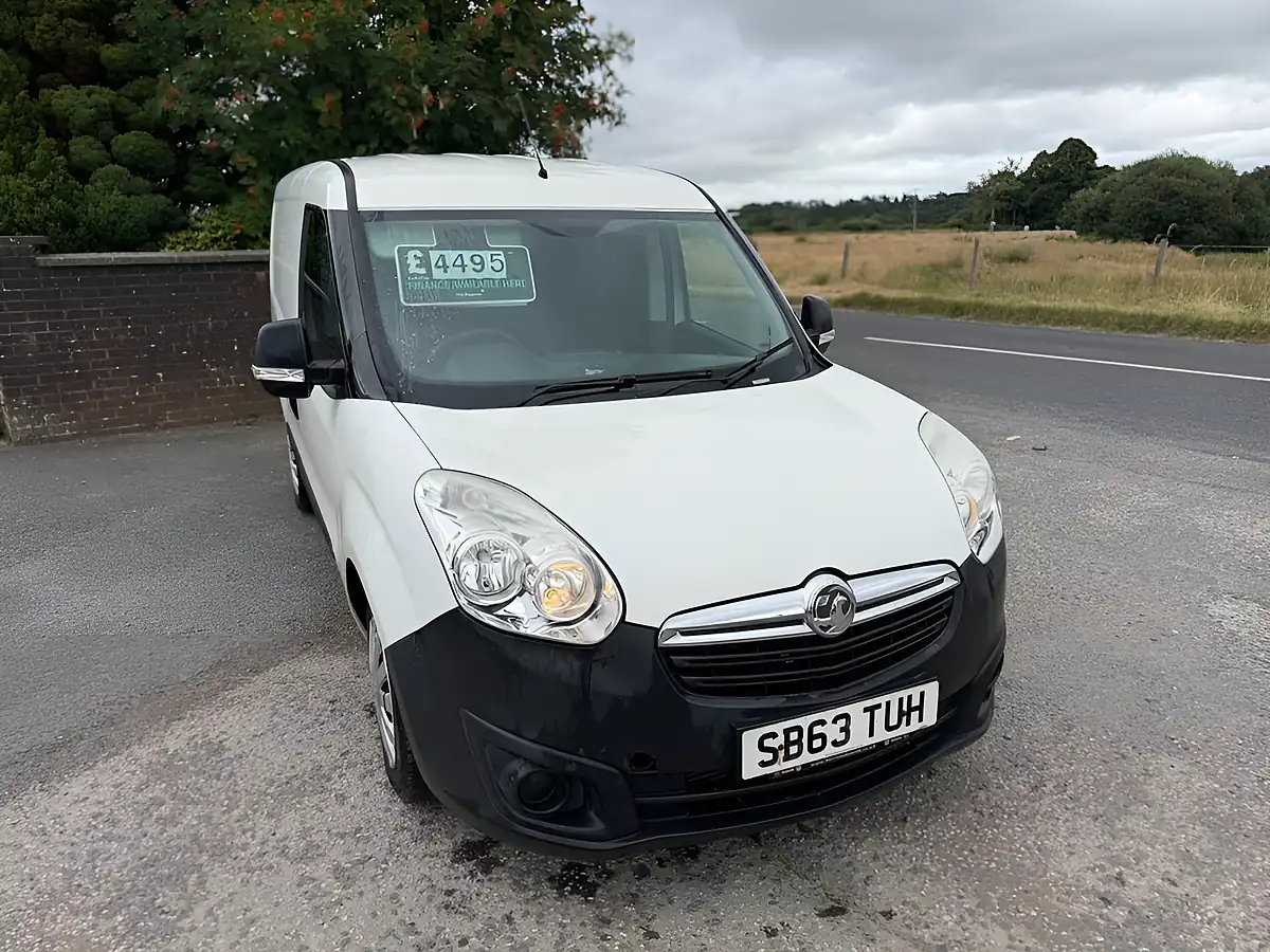 Used 2013 Vauxhall Combo Panel Van L1 H1 White - Front View
