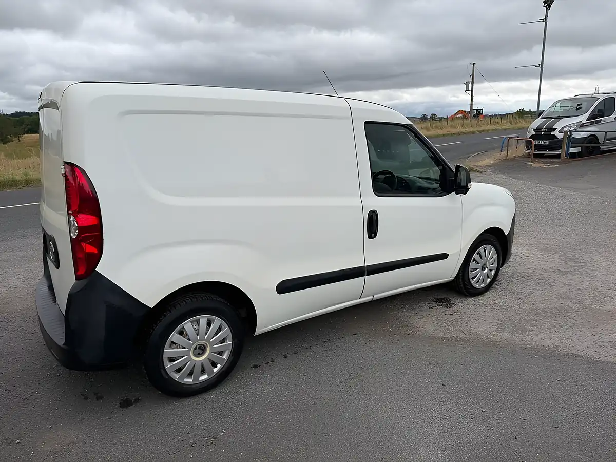 Used 2013 Vauxhall Combo Panel Van L1 H1 White - Interior and Exterior details 3