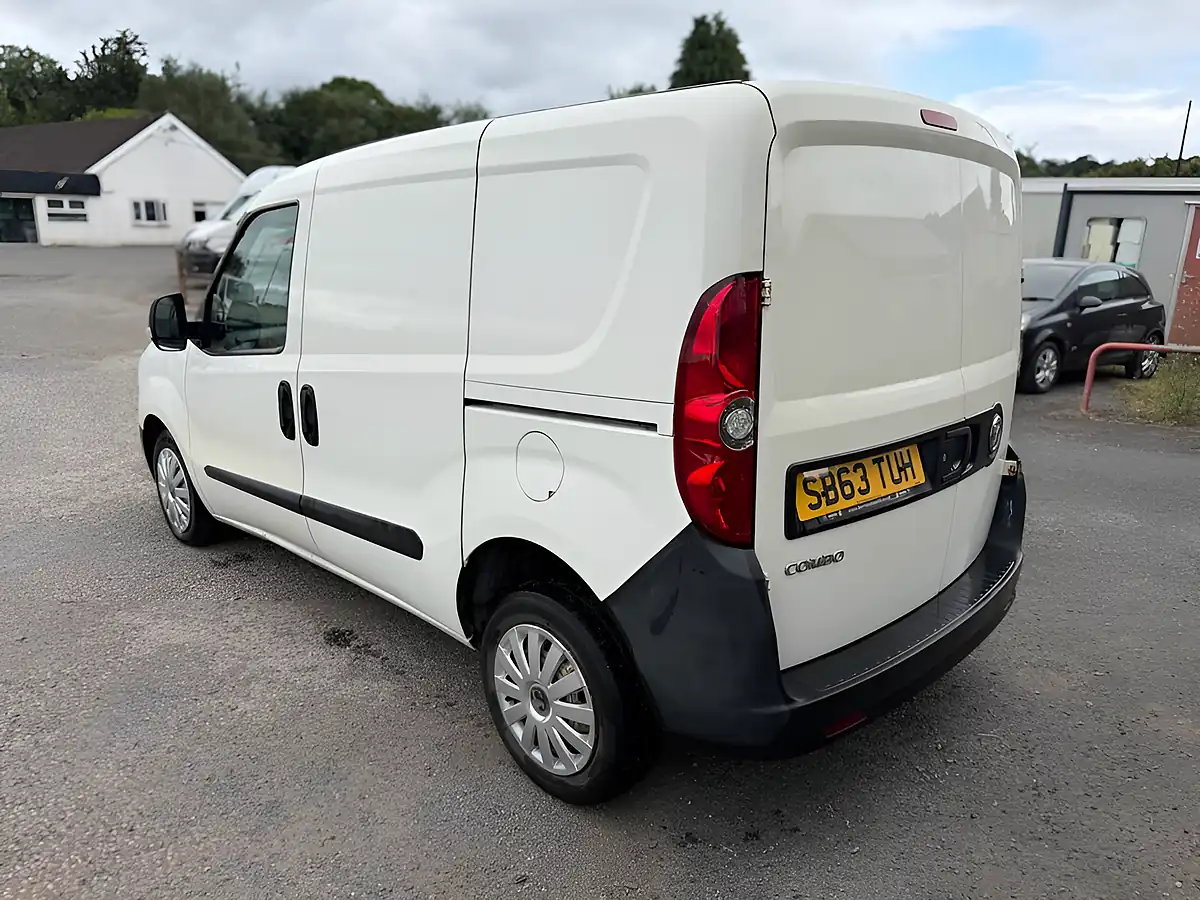 Used 2013 Vauxhall Combo Panel Van L1 H1 White - Interior and Exterior details 4