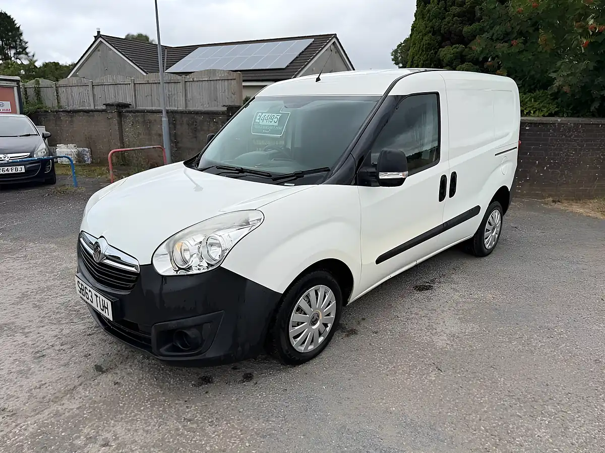 Used 2013 Vauxhall Combo Panel Van L1 H1 White - Interior and Exterior details 6
