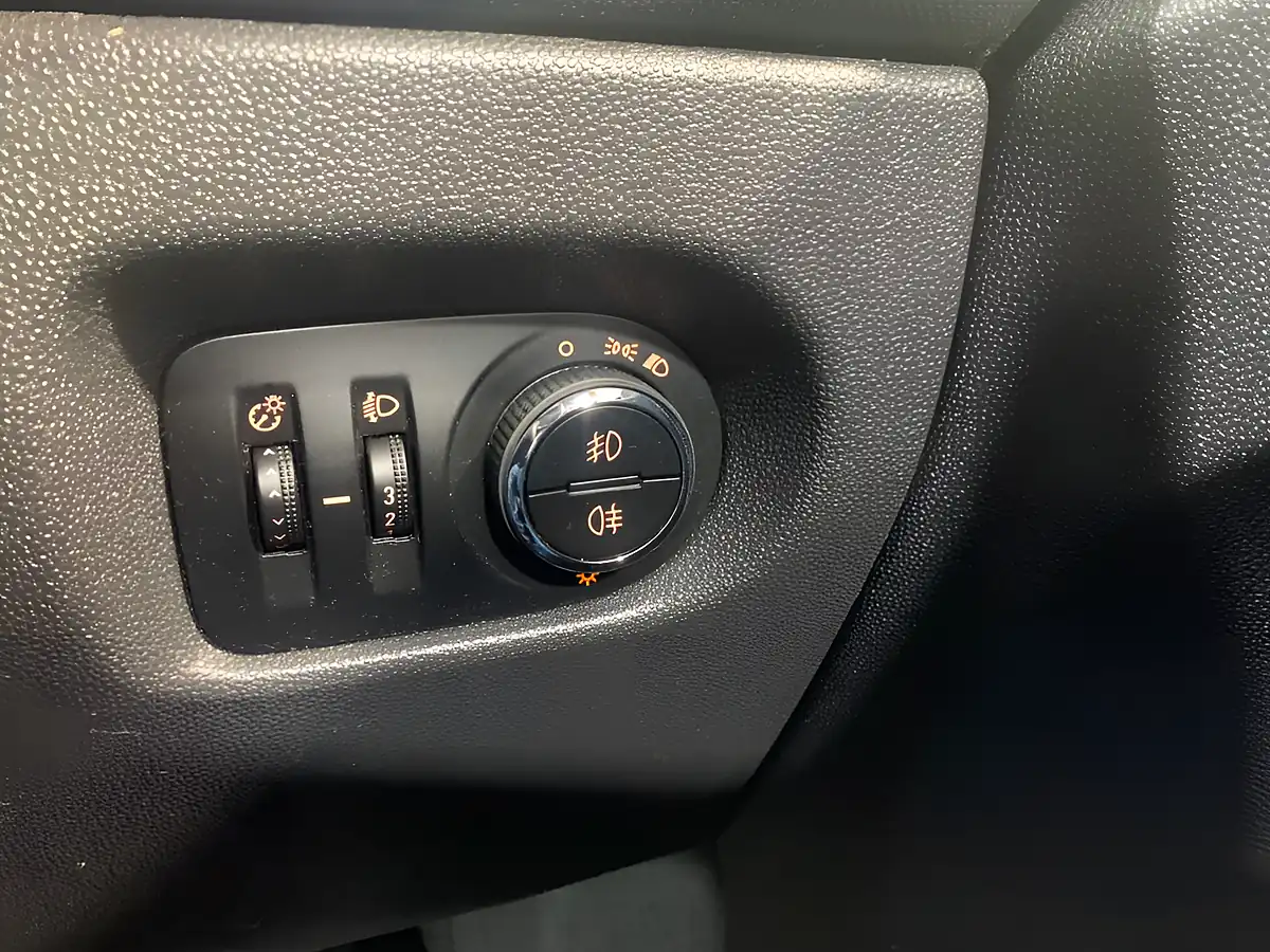 Used 2013 Vauxhall Corsa Energy Ac White - Interior and Exterior details 20