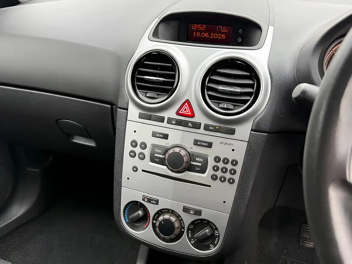 Used 2013 Vauxhall Corsa Executive Bronze - Interior and Exterior details 11