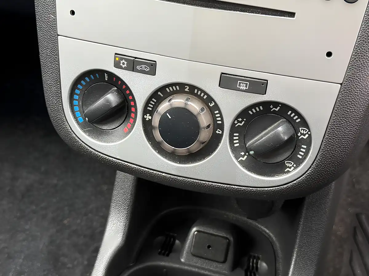 Used 2013 Vauxhall Corsa Executive Bronze - Interior and Exterior details 14
