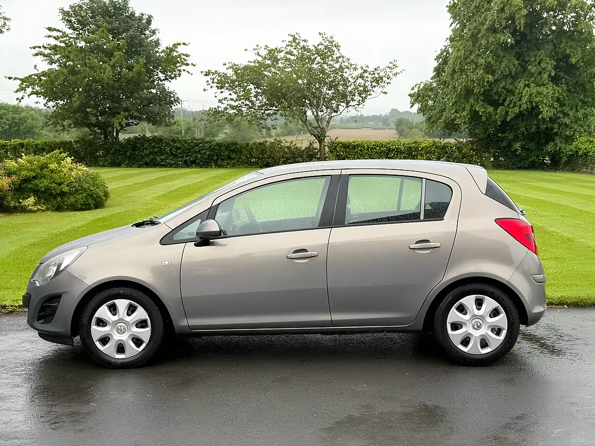 Used 2013 Vauxhall Corsa Executive Bronze - Interior and Exterior details 8