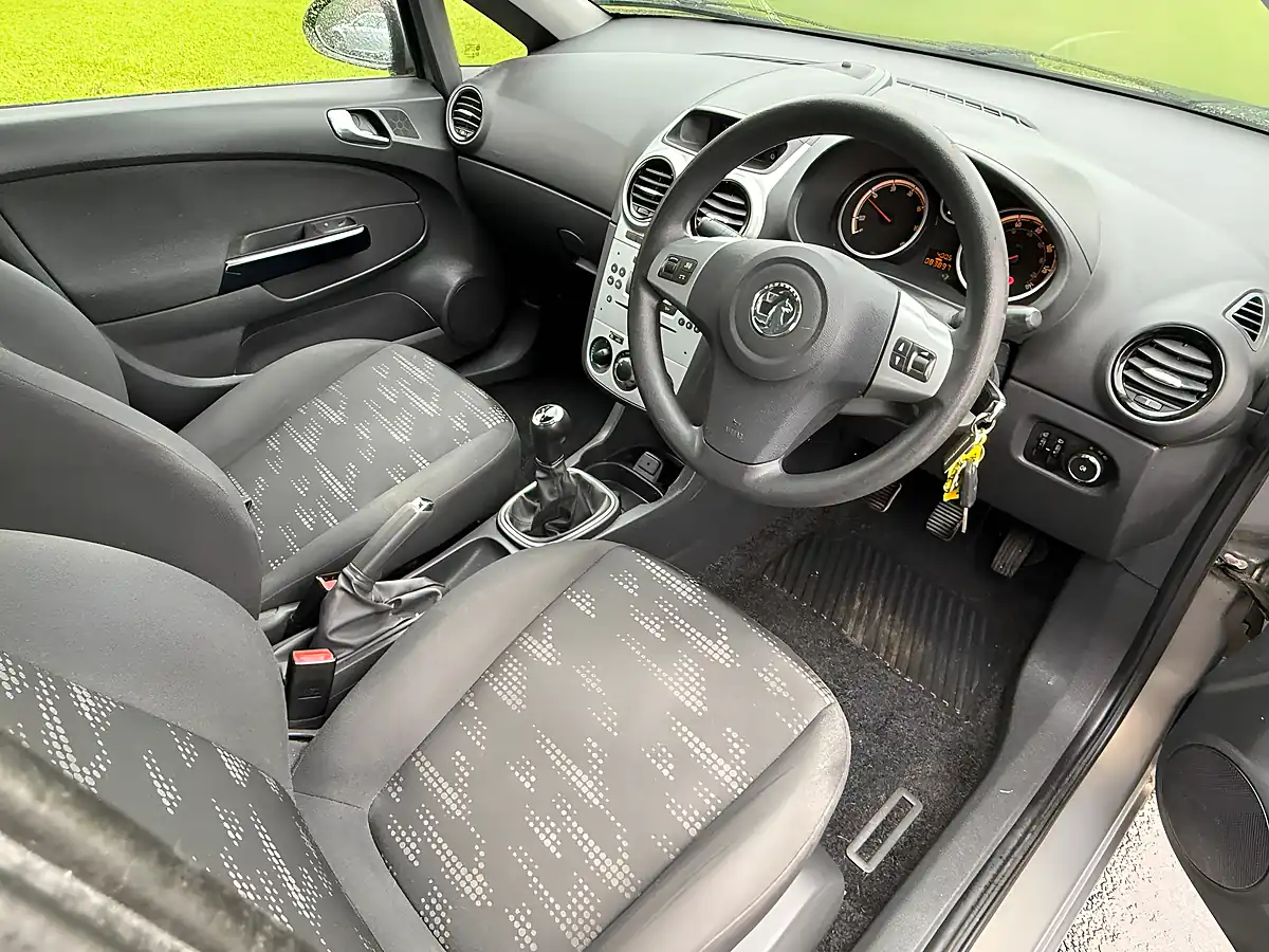 Used 2013 Vauxhall Corsa Executive Bronze - Interior and Exterior details 9
