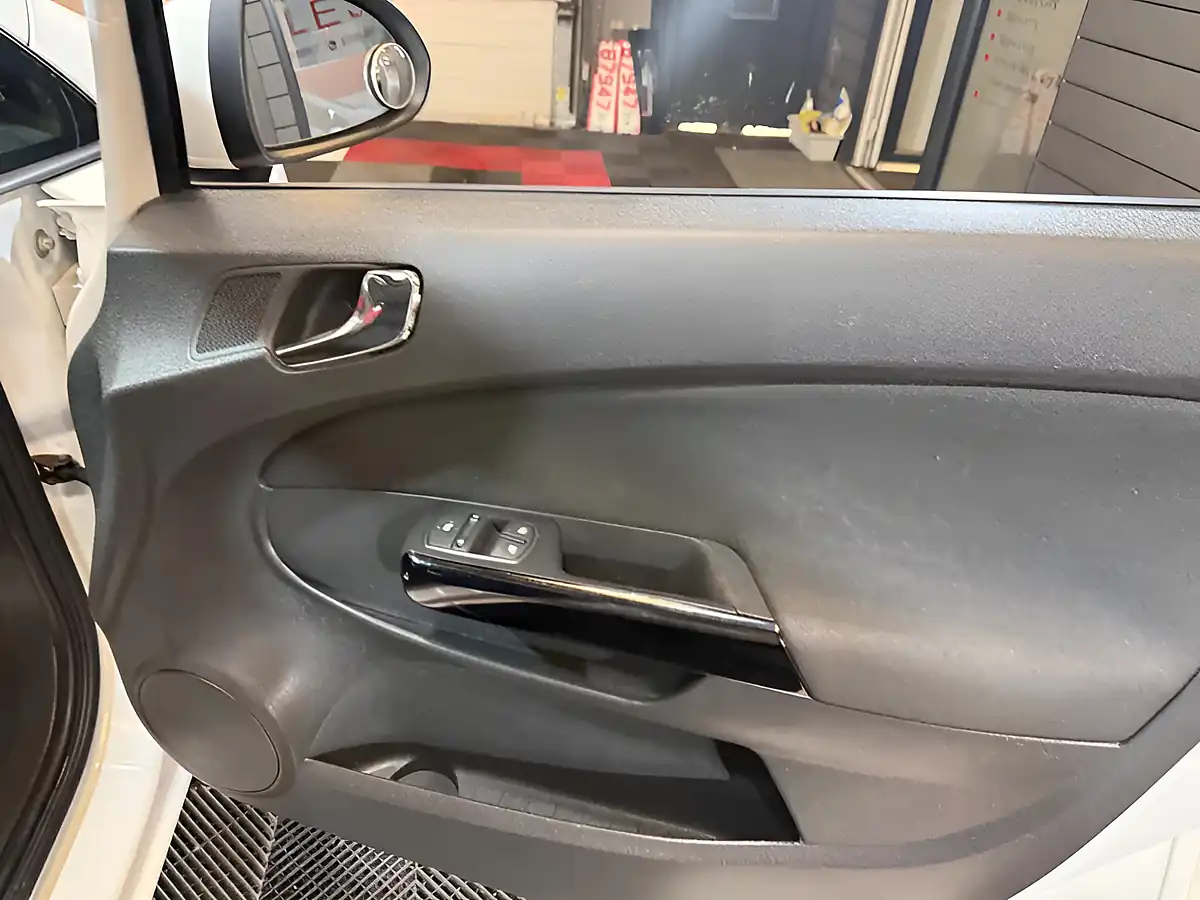 Used 2013 Vauxhall Corsa S White - Interior and Exterior details 15