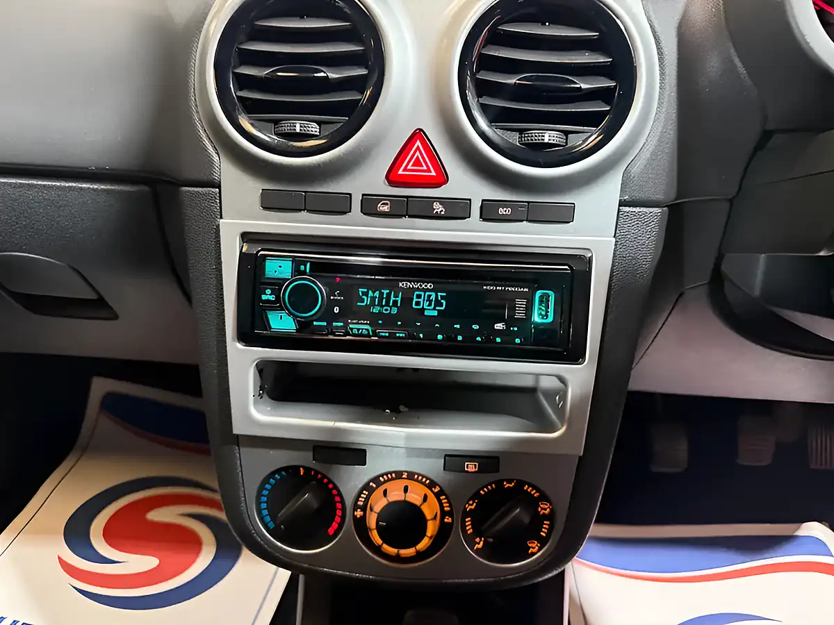 Used 2013 Vauxhall Corsa S White - Interior and Exterior details 17