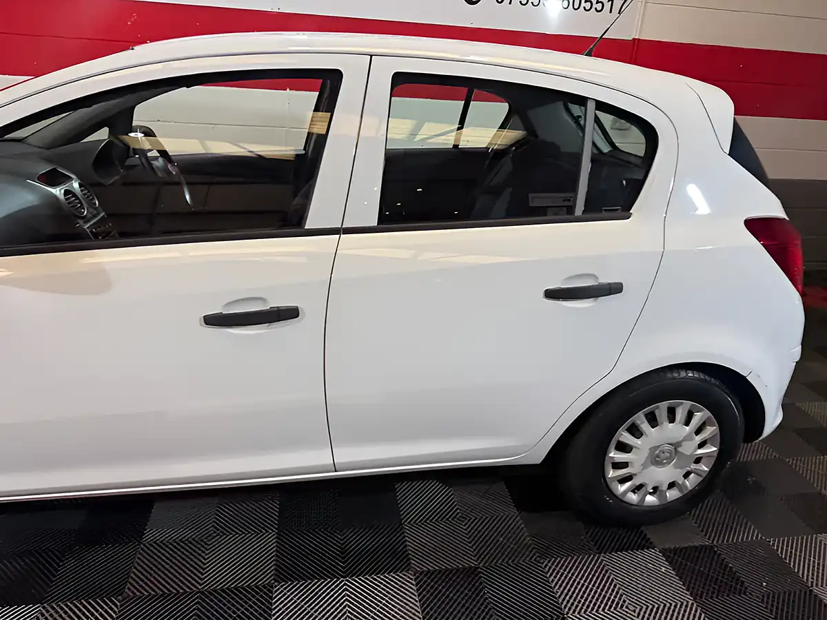 Used 2013 Vauxhall Corsa S White - Interior and Exterior details 4