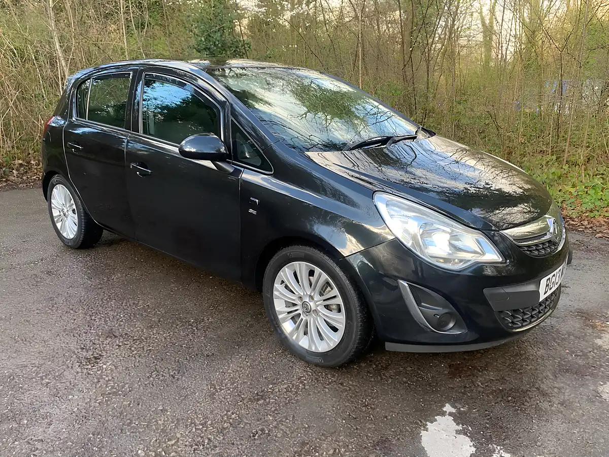 Used 2013 Vauxhall Corsa Se Black - Front View