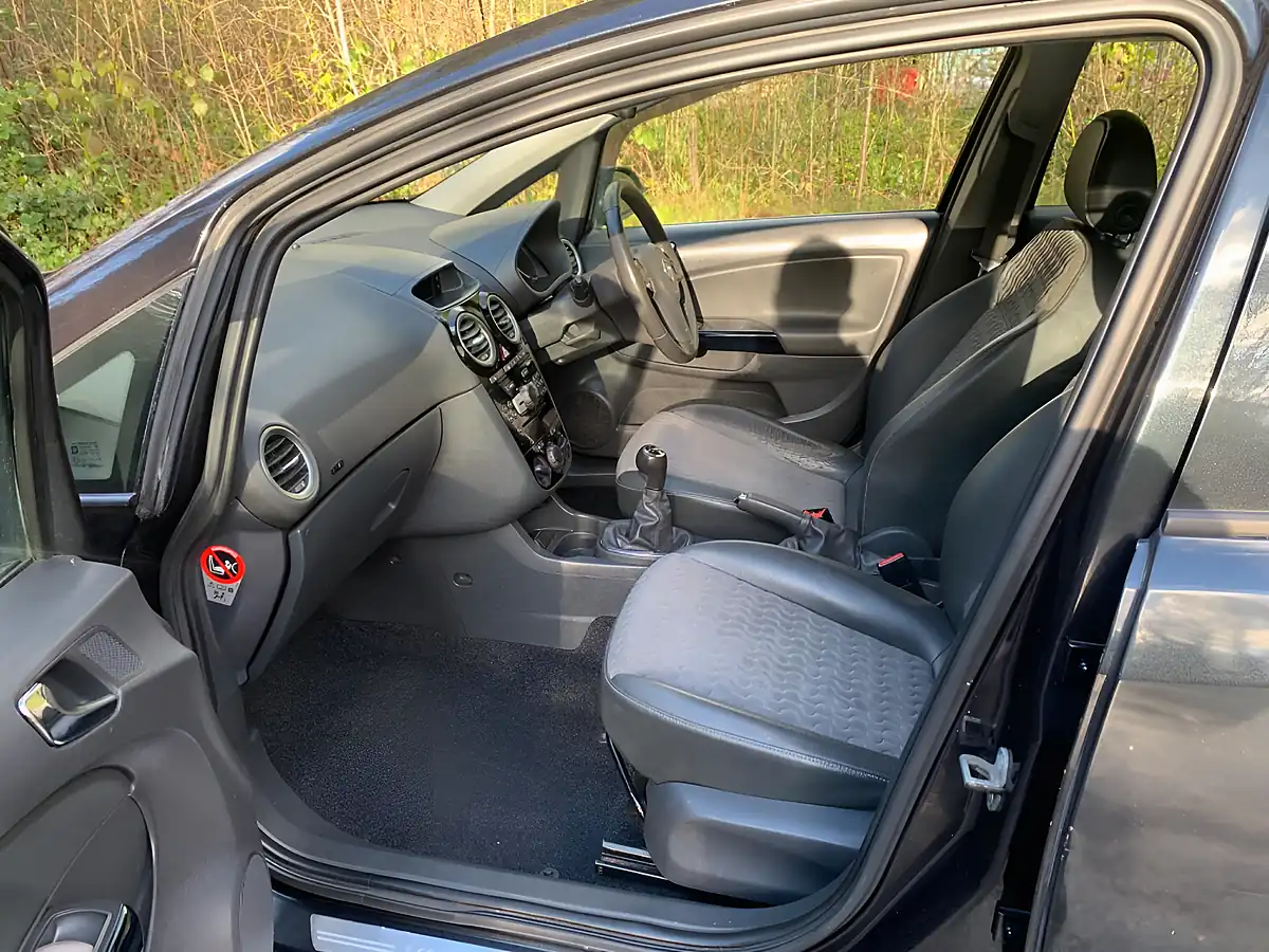 Used 2013 Vauxhall Corsa Se Black - Interior and Exterior details 10