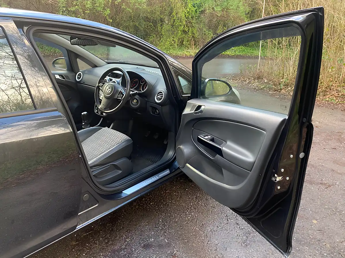 Used 2013 Vauxhall Corsa Se Black - Interior and Exterior details 13