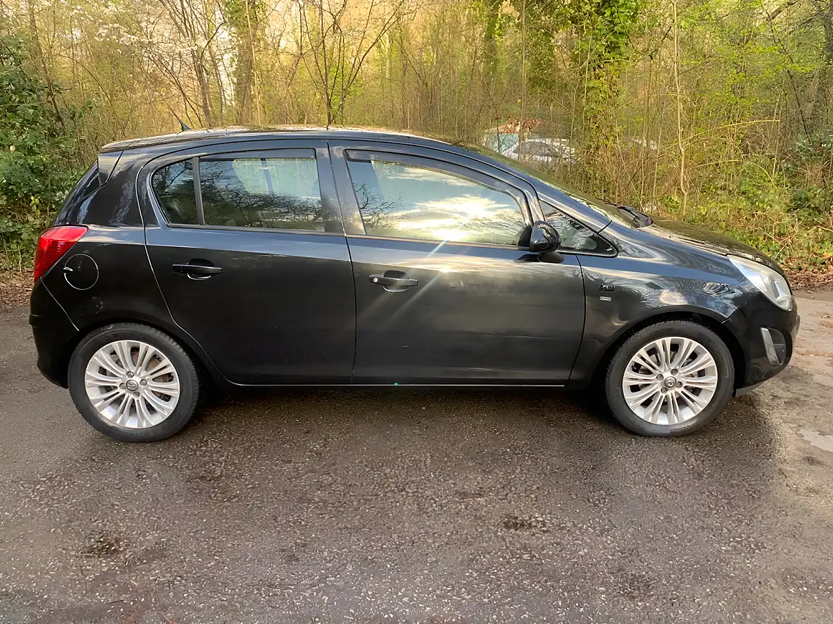 Used 2013 Vauxhall Corsa Se Black - Interior and Exterior details 4