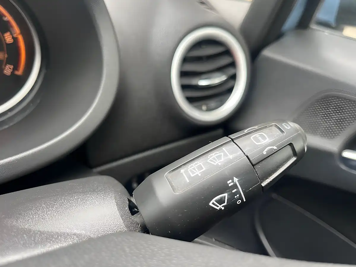 Used 2013 Vauxhall Corsa Se Blue - Interior and Exterior details 17