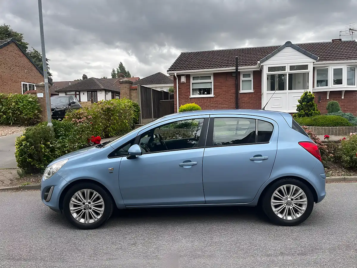 Used 2013 Vauxhall Corsa Se Blue - Interior and Exterior details 8