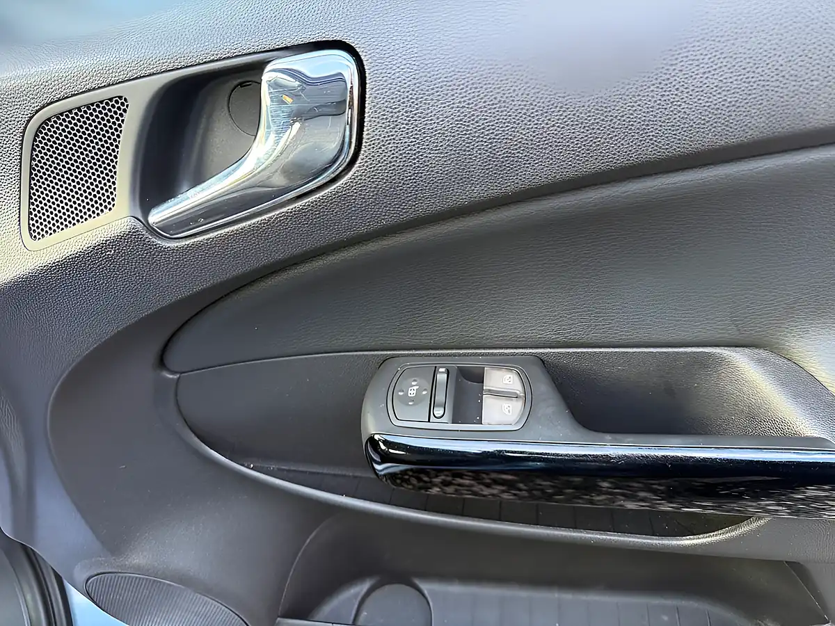 Used 2013 Vauxhall Corsa Se Crinan Blue - Interior and Exterior details 10