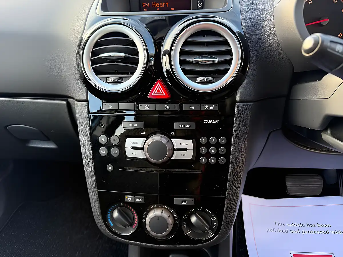 Used 2013 Vauxhall Corsa Se Crinan Blue - Interior and Exterior details 14