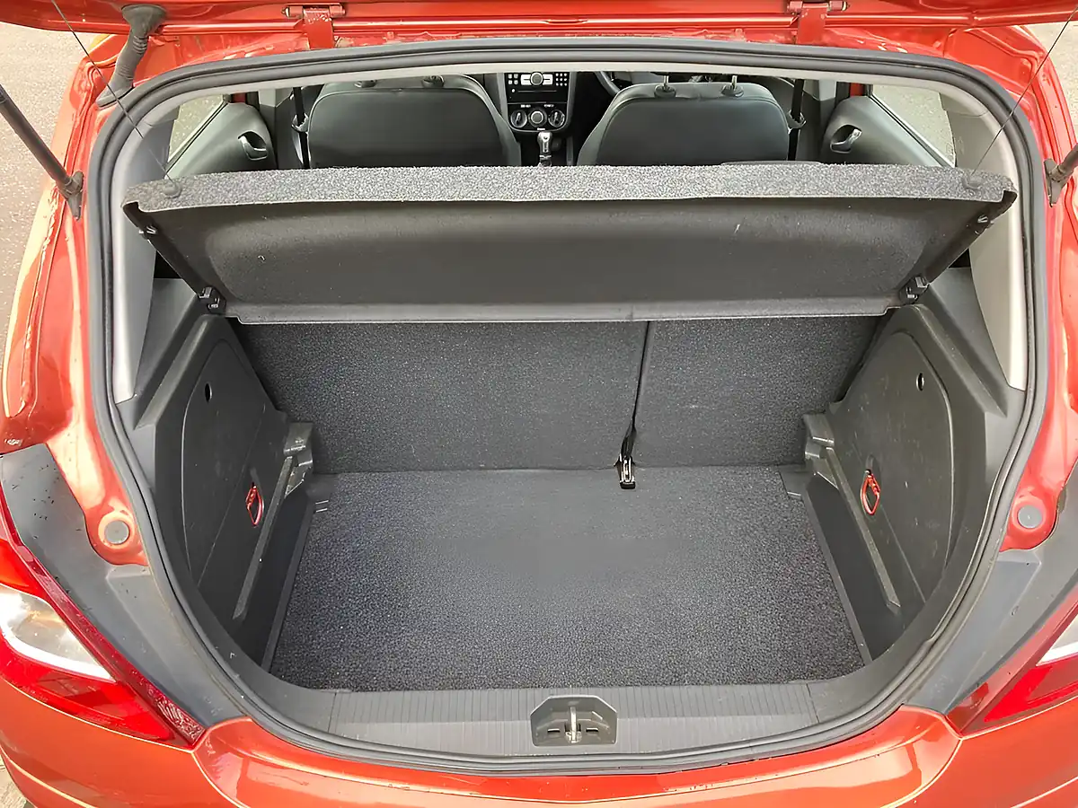 Used 2013 Vauxhall Corsa Se Red - Interior and Exterior details 13