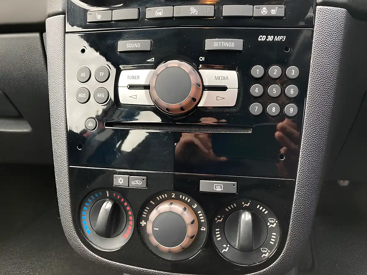 Used 2013 Vauxhall Corsa Se Red - Interior and Exterior details 18