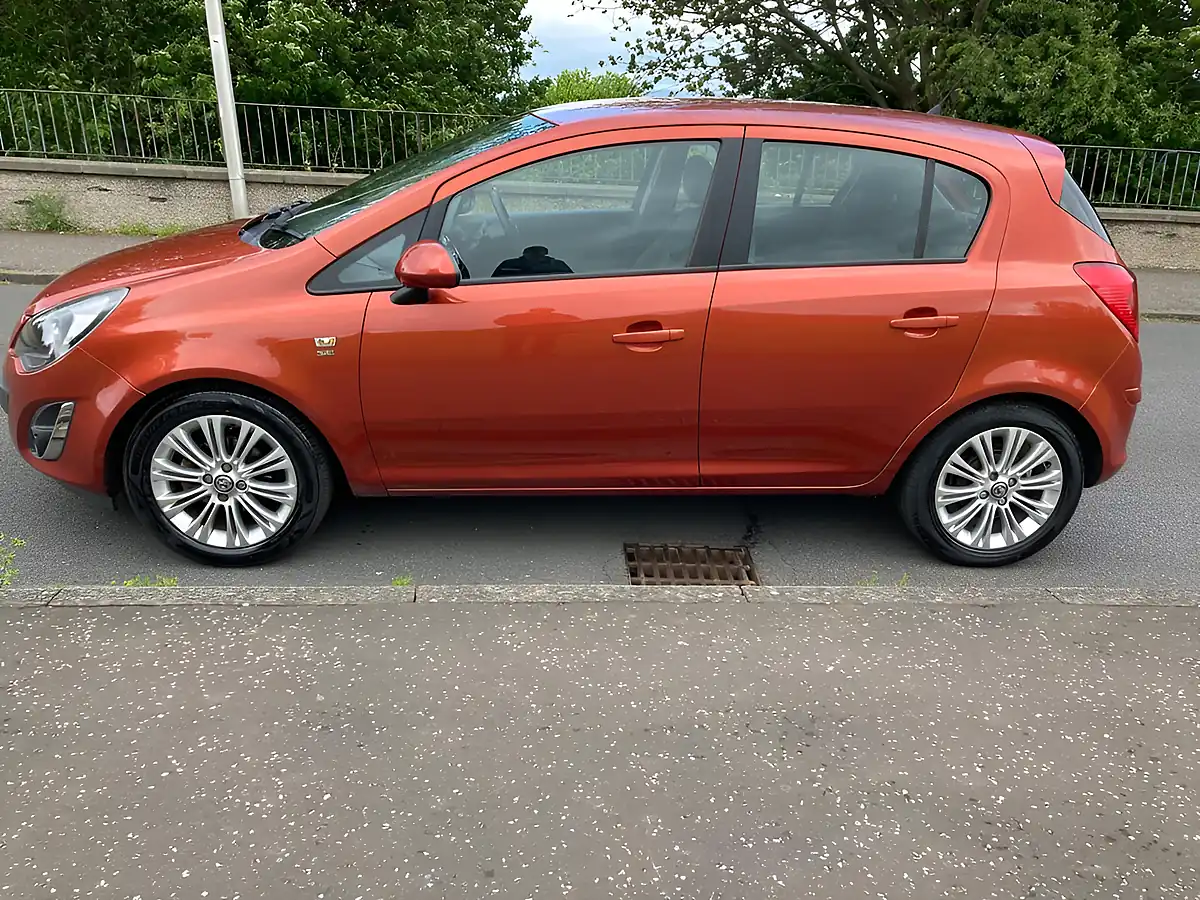 Used 2013 Vauxhall Corsa Se Red - Interior and Exterior details 5