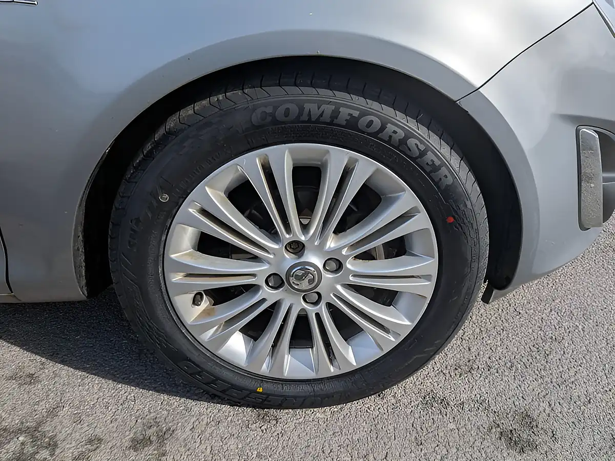 Used 2013 Vauxhall Corsa Se Silver - Interior and Exterior details 12