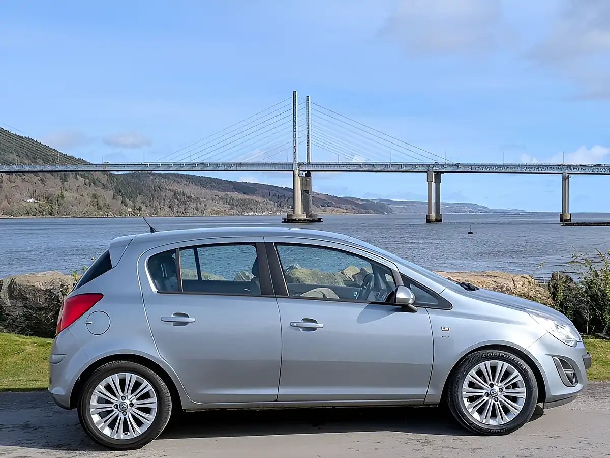 Used 2013 Vauxhall Corsa Se Silver - Interior and Exterior details 4