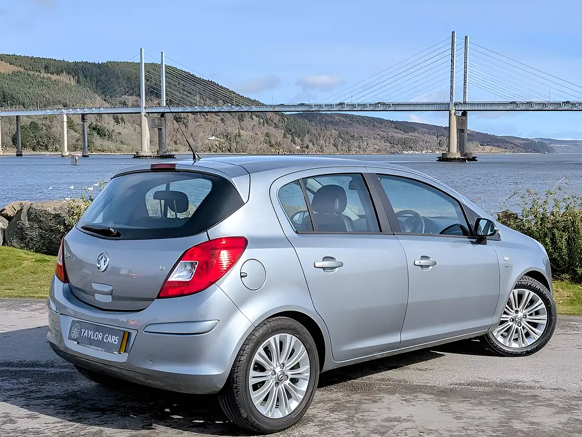 Used 2013 Vauxhall Corsa Se Silver - Interior and Exterior details 5