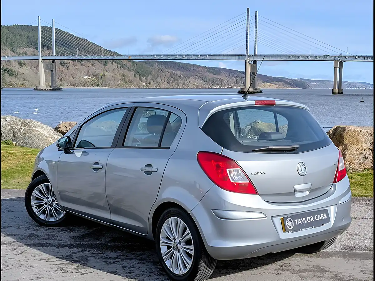 Used 2013 Vauxhall Corsa Se Silver - Interior and Exterior details 7