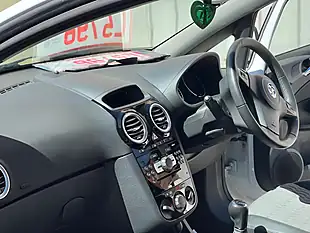 Used 2013 Vauxhall Corsa Se White - Interior and Exterior details 7