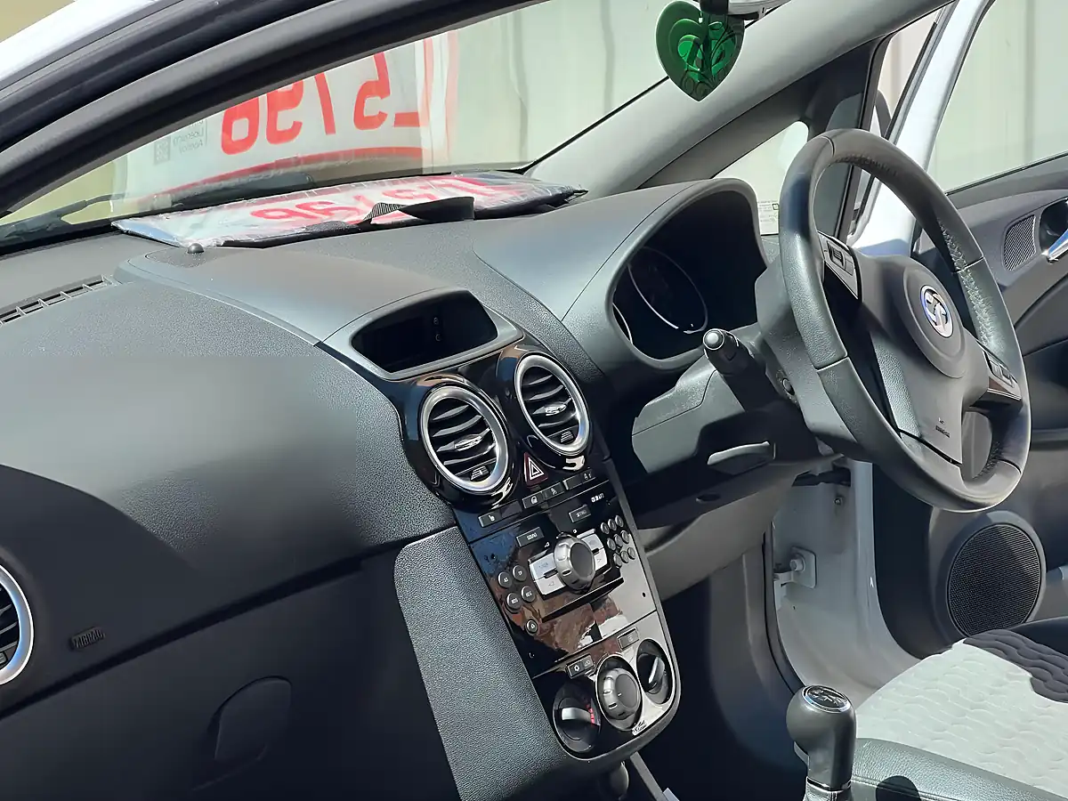 Used 2013 Vauxhall Corsa Se White - Interior and Exterior details 7